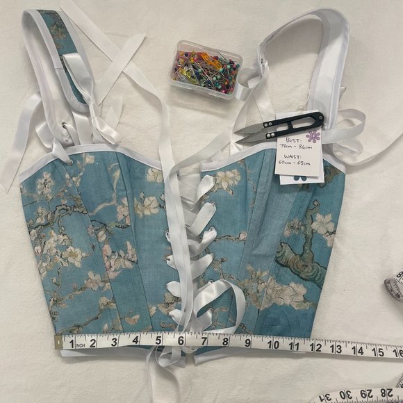 Fashionable Corsets - Picture 7 of 11